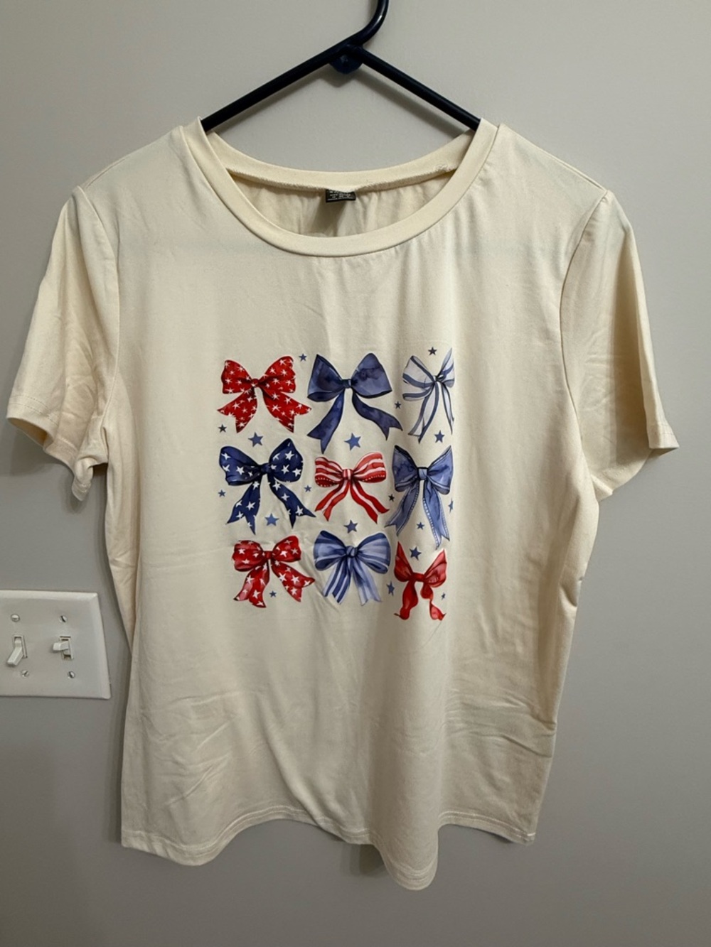 SHEIN Cream Short Sleeve Tee with Red and Blue Bow Print